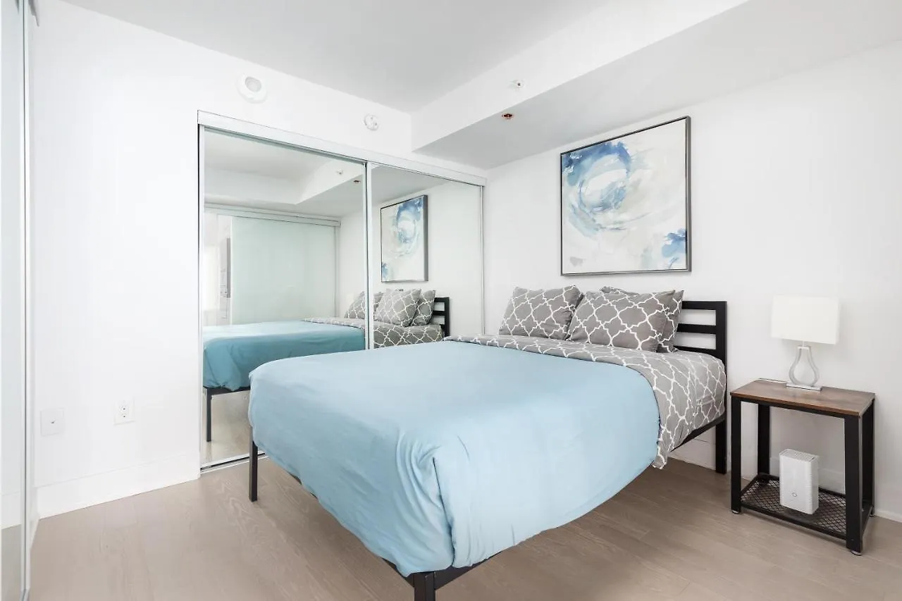 Upscale & Modern 1Bd + Den In Heart Of Downtown! Apartment Toronto