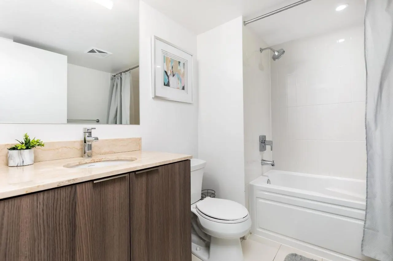 Upscale & Modern 1Bd + Den In Heart Of Downtown! Apartment Toronto Canada
