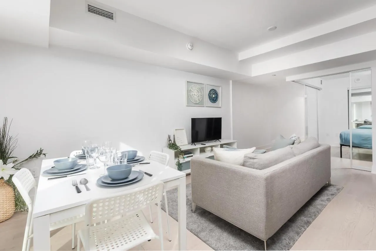 Upscale & Modern 1Bd + Den In Heart Of Downtown! Apartment Toronto
