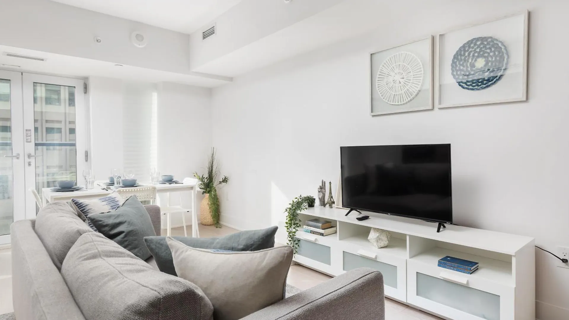 Upscale & Modern 1Bd + Den In Heart Of Downtown! Apartment Toronto