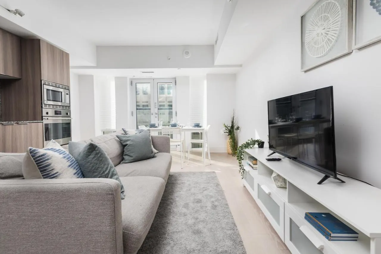 Upscale & Modern 1Bd + Den In Heart Of Downtown! Apartment Toronto